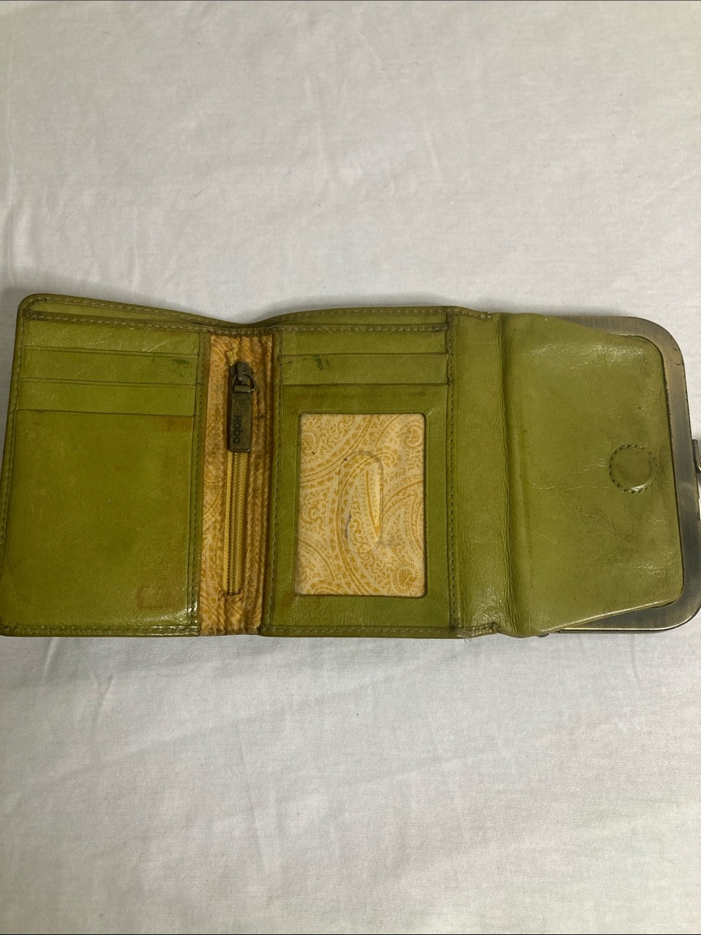 HOBO Olive-Toned Green Leather Kiss-Lock Wallet - Picture 5 of 9